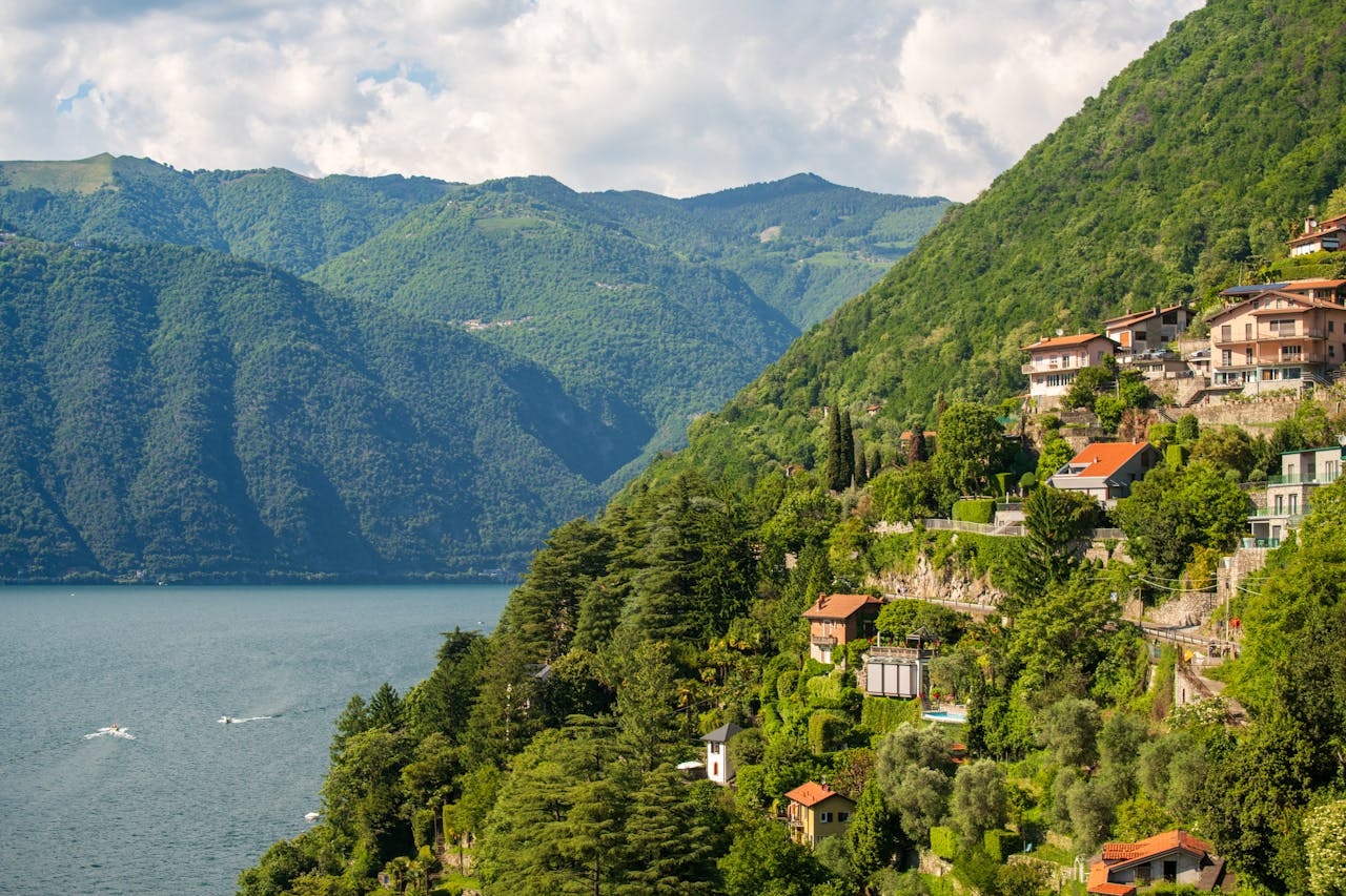 scenic-lake-como-view-with-verdant-hillsides-32608010