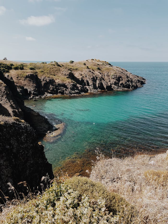 stunning-coastal-cliffs-and-turquoise-waters-scene-32602951