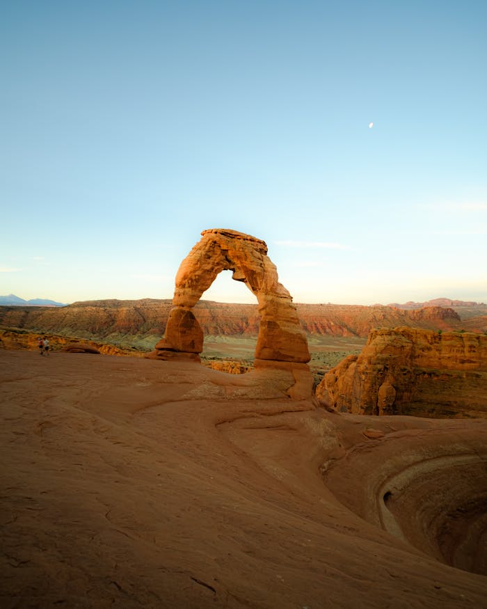 stunning-delicate-arch-at-sunset-in-utah-32608050